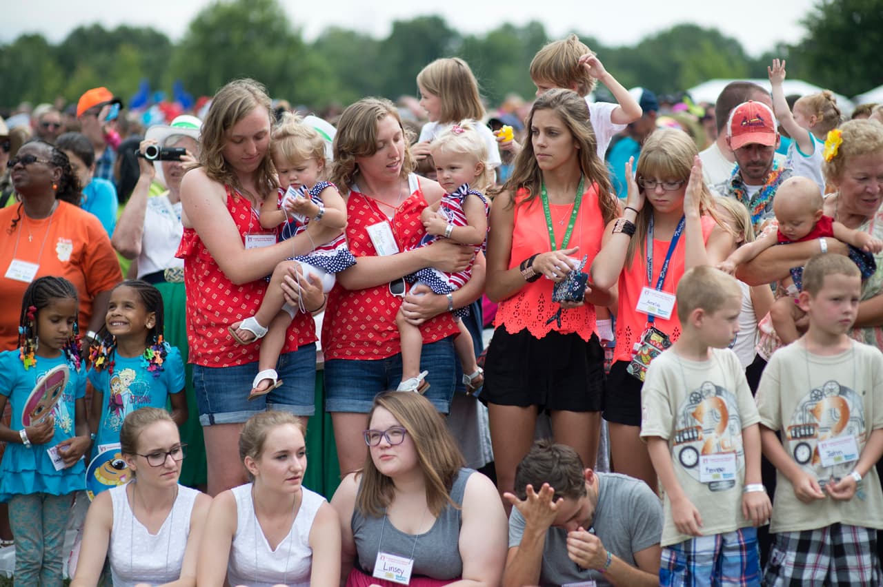 También otras personas pueden asistir, con cierto costo de entrada.