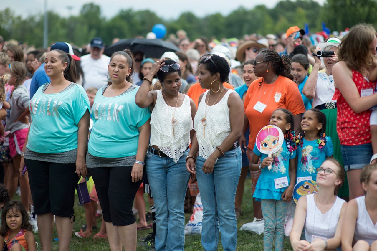 Ellos también pueden llevar a sus familias, por supuesto.