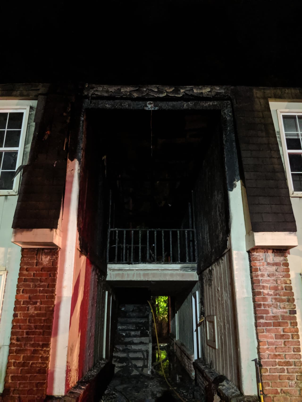 Al menos 40 personas resultaron afectadas por dos incendios que se registraron en menos de una semana en un complejo de apartamentos de Norcross, Georgia.