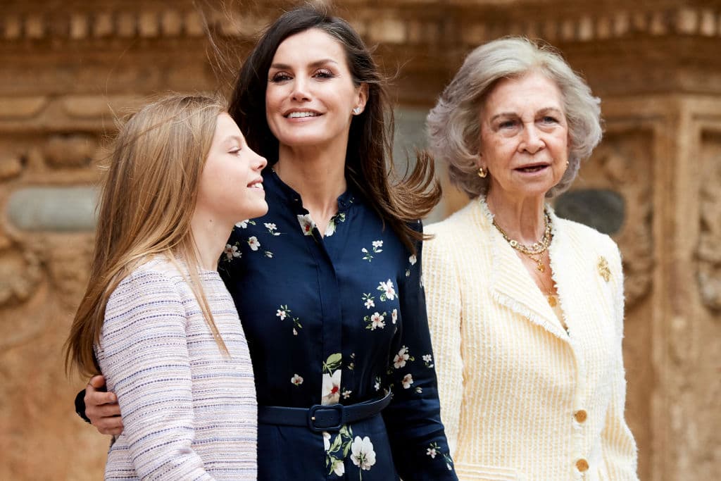 Como ya es costumbre, la familia real de España posó para las cámaras y saludó a los presentes durante un lapso de 10 minutos, informó el diario español.