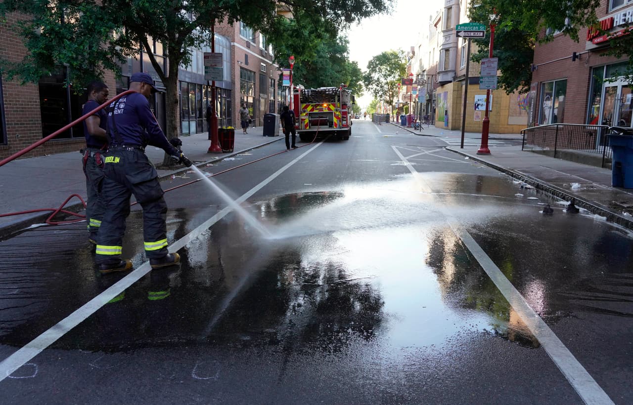 La policía espera que los negocios a lo largo de South Street hayan capturado el tiroteo en un video de vigilancia.