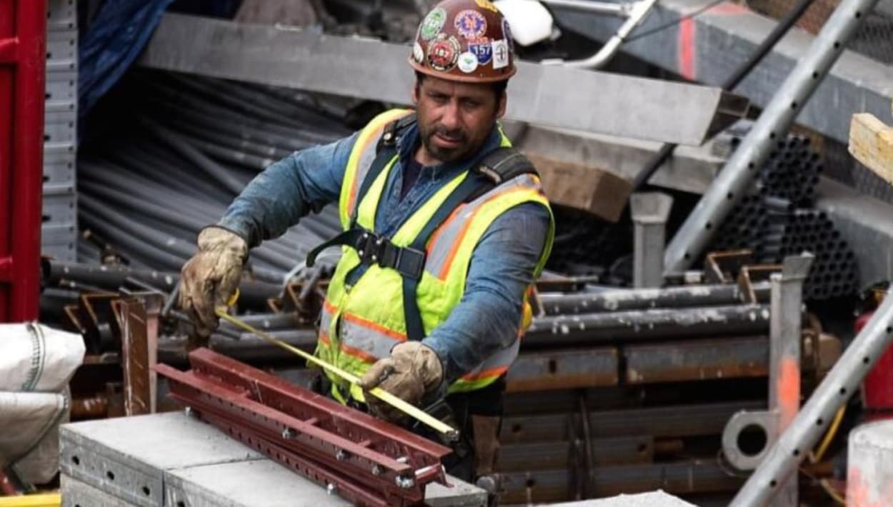 Aumento de salario mínimo y otras leyes que entran en vigor en 2024 para los trabajadores de Illinois