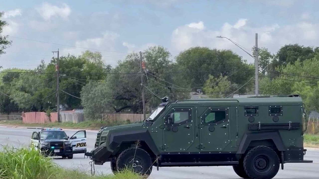 Despliegue de policías y agentes SWAT sorprende a vecinos del sur de San Antonio