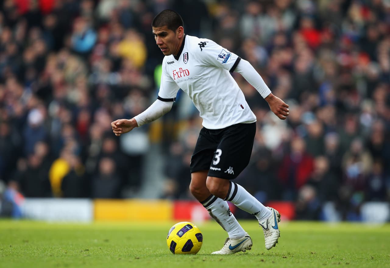 Posteriormente su carrera siguió en Europa, con el Fulham de Inglaterra. Perteneció a este club de 2010 a 2012. Tan solo disputó 32 encuentros con los Lilly Whites y regresaría a México.