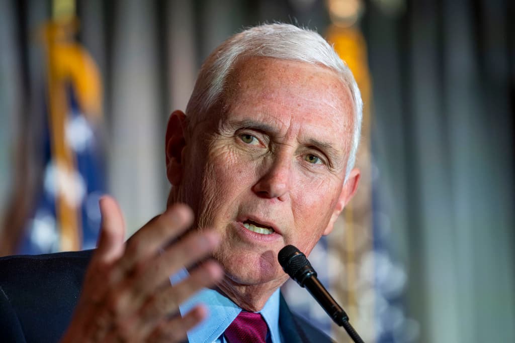 "Sus palabras irresponsables pusieron en peligro a mi familia": Mike Pence lanza fuertes críticas a Trump por el asalto al Capitolio