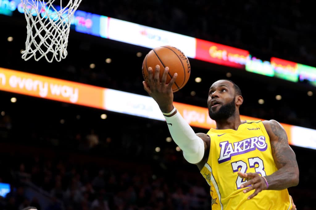 LeBron James con 33,655 puntos.