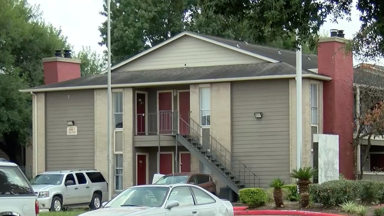Señalan a una mujer de matar a su novio en un caso de violencia doméstica en Houston