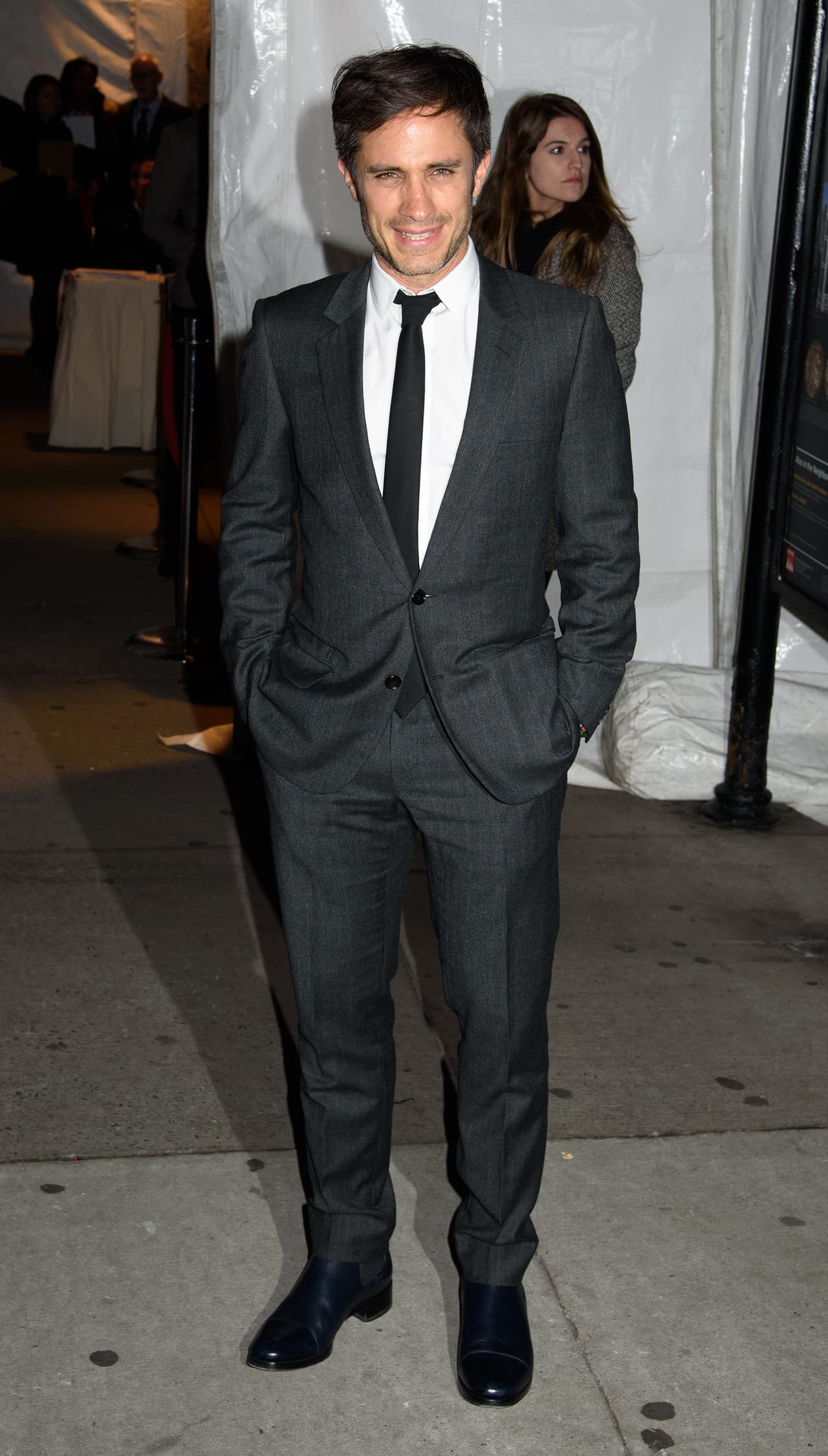 Muy sonriente y con todo el porte del mundo.