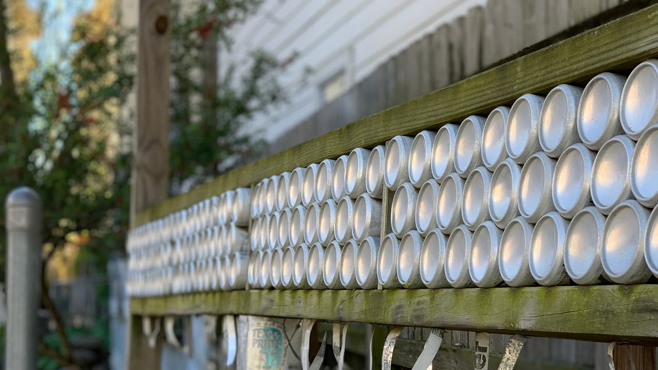 La propiedad fue adquirida por la familia 
<b>Milkovisch </b>en 1942 de lo que años más tarde se transformaría en The Beer Can House.