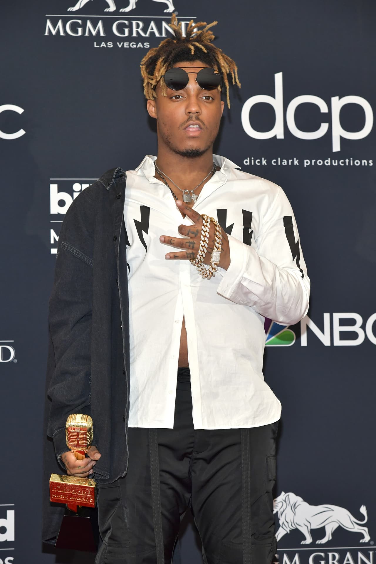 El rapero 
<b><a href="https://www.univision.com/famosos/muere-el-rapero-juice-wrld-bajo-del-vuelo-que-lo-llevo-de-california-a-chicago-y-sufrio-un-ataque-mortal-fotos">Juice Wrld murió</a> el 8 de diciembre de 2019</b>, pasadas las 2:00 de la madrugada, tras bajar del avión privado que lo trasladó desde California al aeropuerto Midway de Chicago.