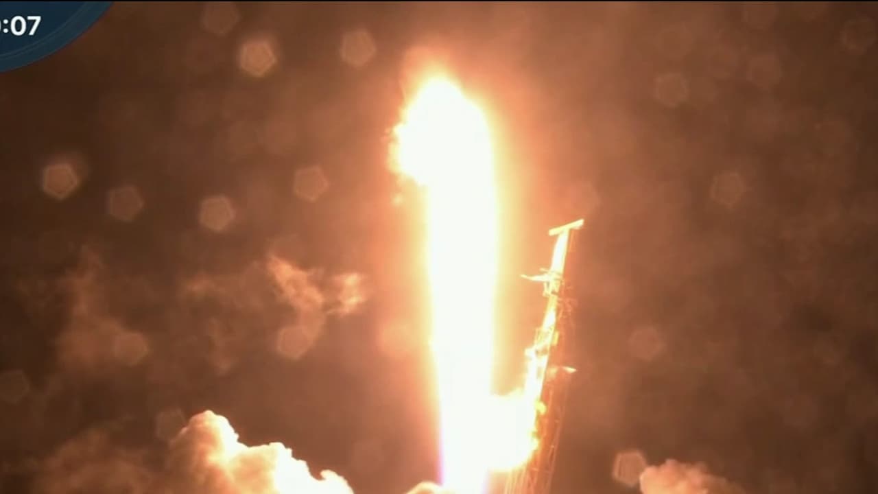 NASA realiza el lanzamiento de la nave 'Dart' que se estrellaría contra un asteroide para desviarlo