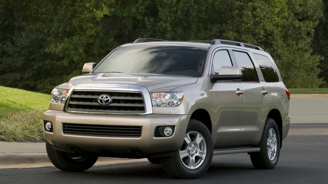 <h3 class="cms-h3-H3">6. Toyota Sequoia</h3>
<br>El 13.5% de los dueños de la SUV tamaño familiar de Toyota la mantiene en sus manos por más de 15 años, lo que representa 1.8 veces más que el promedio de personas que mantiene sus autos nuevos por más de 15 años.
<br>En la imagen vemos una Toyota Sequoia 2008.
