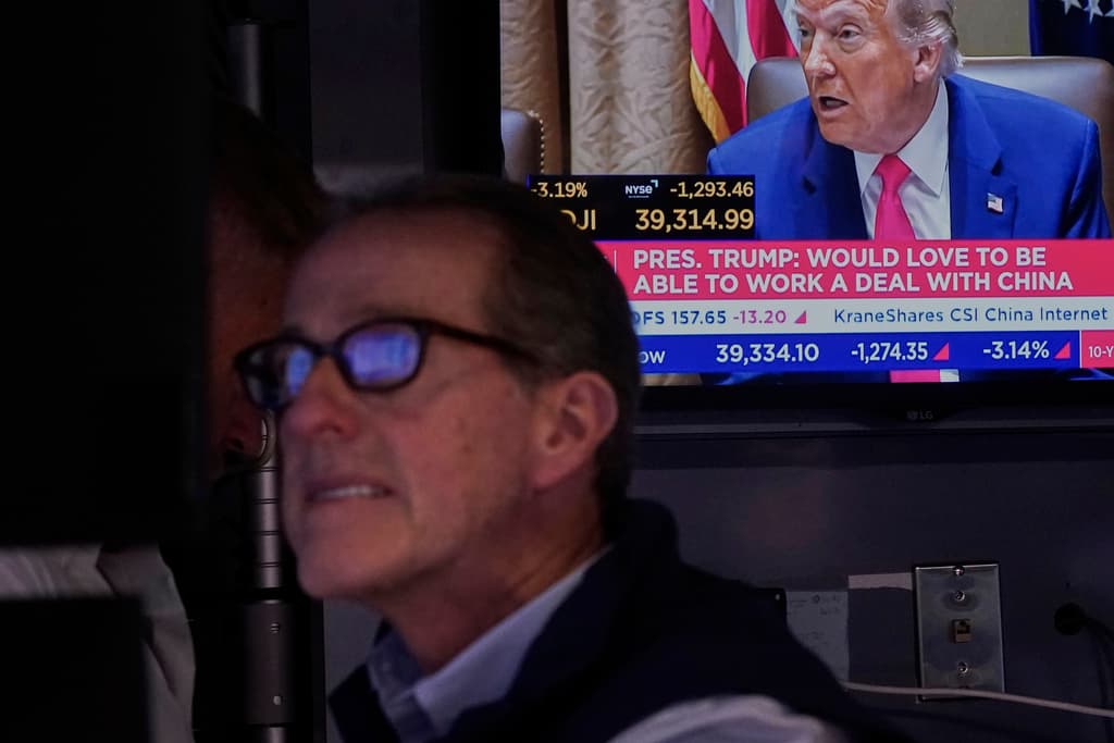 Wall Street cierra con pérdidas a pesar de la pausa arancelaria de Trump: la guerra comercial con China agrava los temores