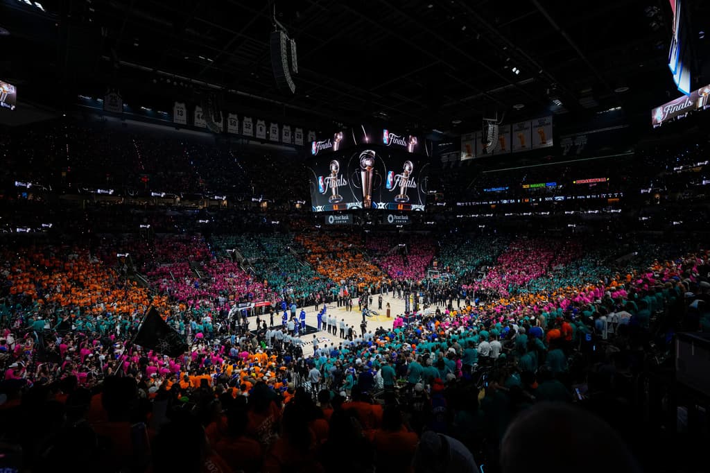 Si la serie se extiende a 7 partidos, el juego final sería en San Antonio. ¿Será por eso que Spike Lee apuesta a que se coronan campeones en el sexto encuentro? Por si acaso,
<b> el martes 16 de junio</b> se sabría la verdad.