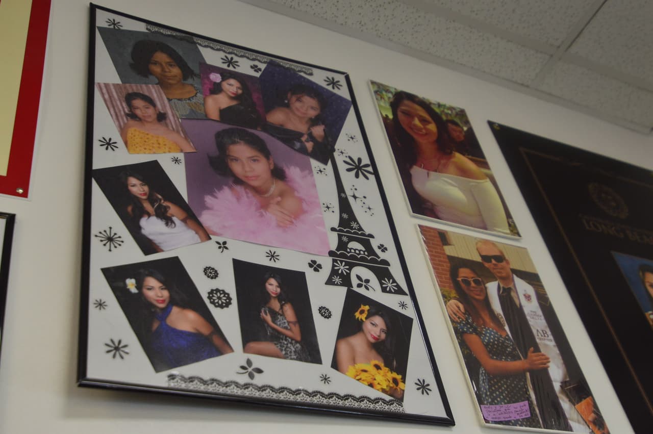 Sus fotografíasí adornan las paredes del establecimiento.