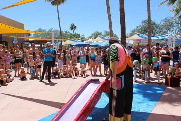 Una tremenda "Fiesta de Verano" disfrutaron cientos de personas en "Wet 'n' Wild, donde estuvieron presentes los talentos de nuestras emisoras de Uforia. 