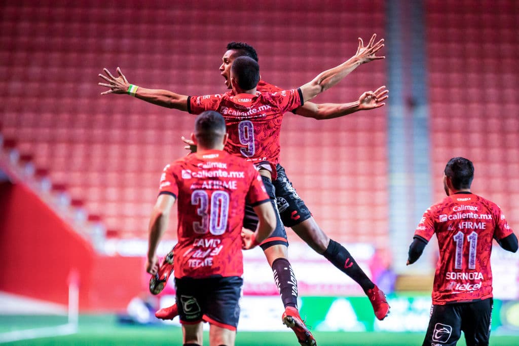 Fidel Martínez (2’) y Mauro Manotas (5’) adelantaron al cuadro fronterizo. Guzmán (7’) hizo autogol y Gallos descontaba. Gil Alcalá (31’) ‘regresó el favor’ para dejar el marcador 3-1. Tijuana y Querétaro acumulan 16 y 14 unidades, respectivamente.