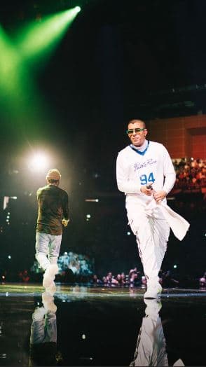 Cabe resaltar que, al termino de su dueto con Víctor Manuelle, el boricua envió un mensaje para quienes tienen la mala costumbre de juzgar a los demás por su trabajo.