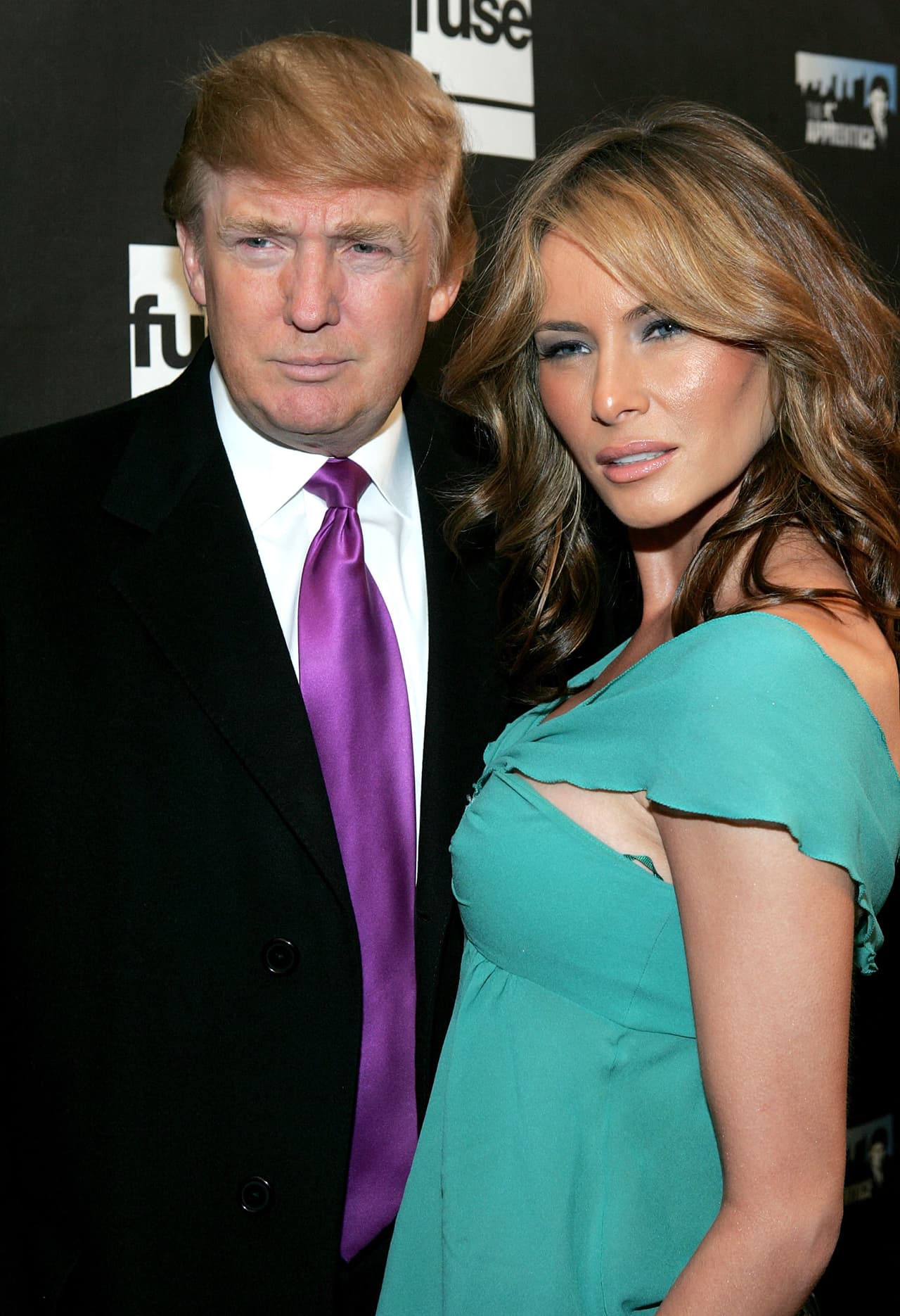 Con las aventuras políticas de su marido, su clóset ha sufrido un profundo remezón. Melania se ha despedido de vaporosas y ligeras blusas de extraños escotes tan comunes en sus elecciones pasadas y ha elegido un estilo más ejecutivo de ropa con mucha más estructura, calidad y peso.