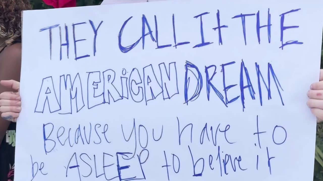 Estudiantes protestan en Hillsborough contra redadas y política migratoria 287(g)