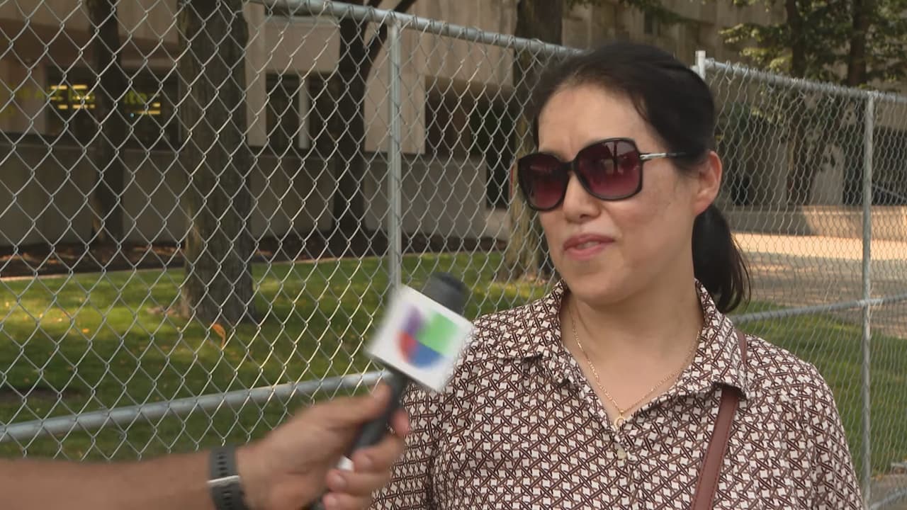 Los residentes y turistas en la zona hablan de lo complicado que es desplazarse en la zona debido a los cierres: "Mucho tráfico, mucha gente. A los residentes tal vez de Chicago les incomode el tráfico, mucho tráfico que hay aquí”, expreso Maríana Ayala Residente en Illinois,