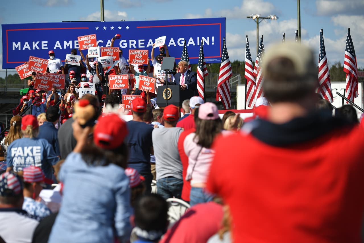 Tras votar, el presidente continuó con sus eventos de campaña el fin de semana, con la primera parada en el estado de Carolina del Norte, donde sus seguidores lo esperaban. 
<br>