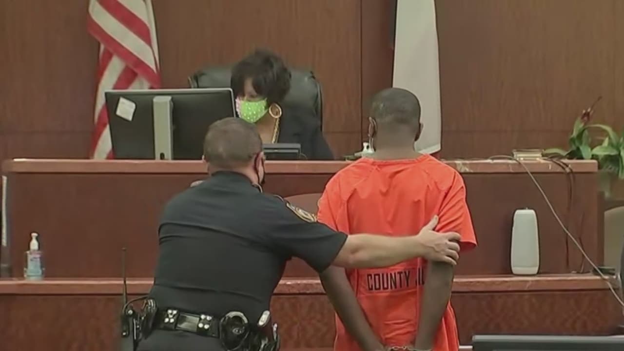 Marcus Wayne Brock, de 55 años, enfrenta cargos por el homicidio de Jessica Garza. Compareció la mañana del viernes ante la corte. Las autoridades determinaron que no se le revocaría la fianza de un millón de dólares impuesta por el crimen. Brock deberá volver a audiencia este próximo lunes.