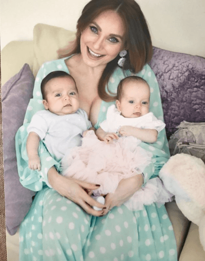 Los mellizos nacieron el 2 de diciembre de 2015 en un hospital de El Paso, Texas.