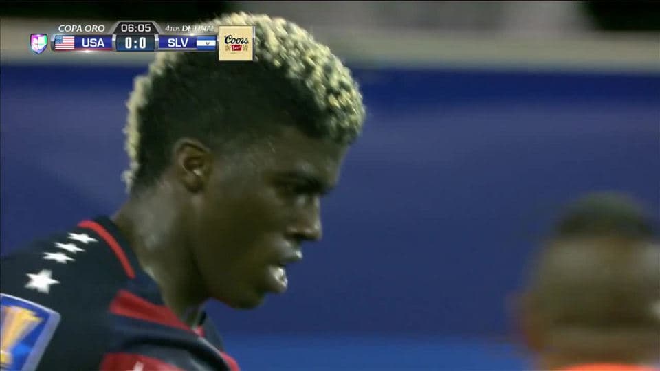 Corner. Tiro de esquina para USA