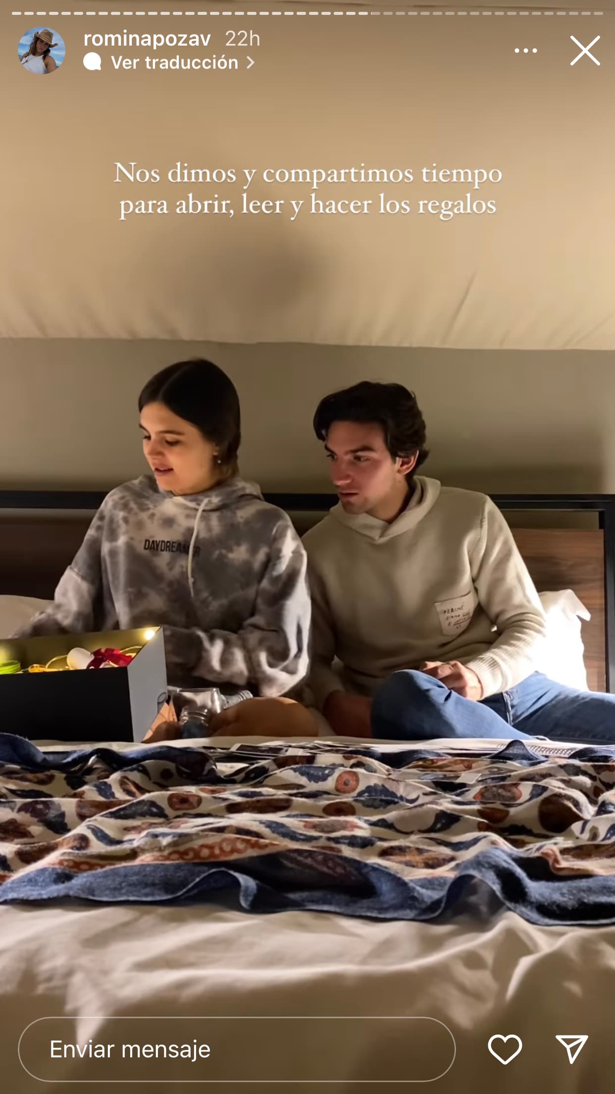 "Nos dimos y compartimos tiempo para abrir, leer y hacer regalos", señaló la modelo e influencer.
