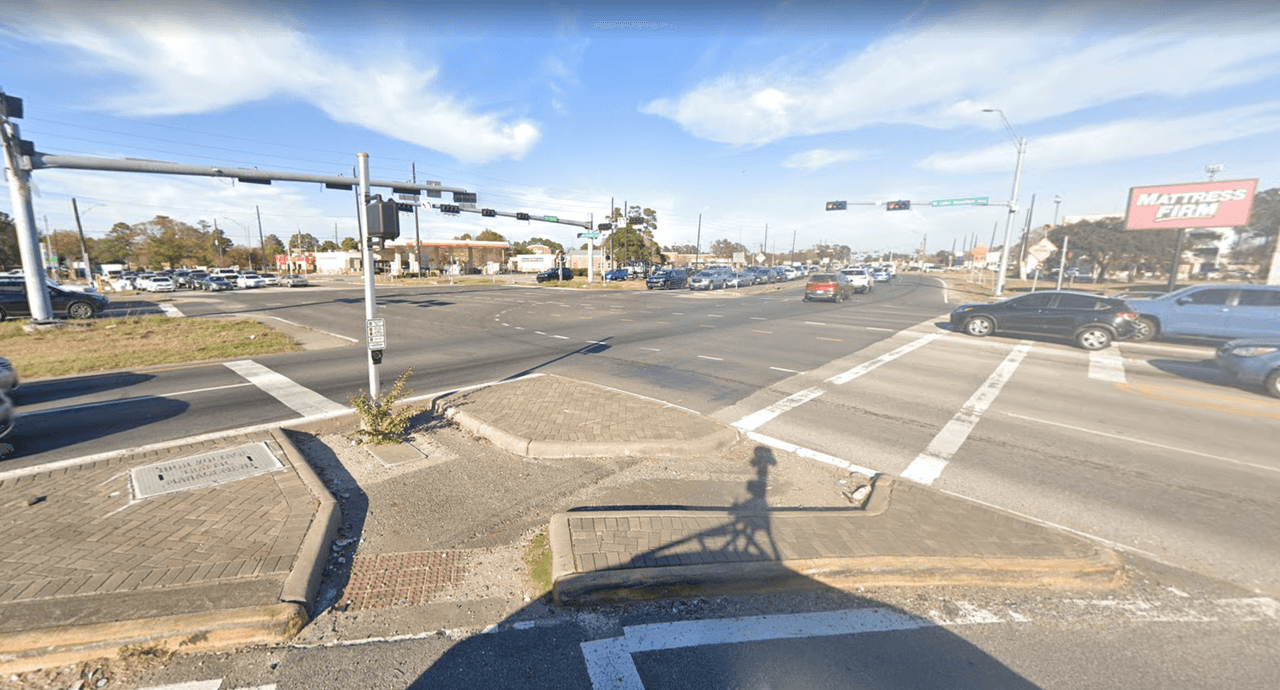 FM 1960 y W. Lake Houston Parkway: 39 accidentes. El estudio señala que la FM 1960 tiene un atípico cruce hacia el lado izquierdo que puede confundir a los conductores y causar los choques.