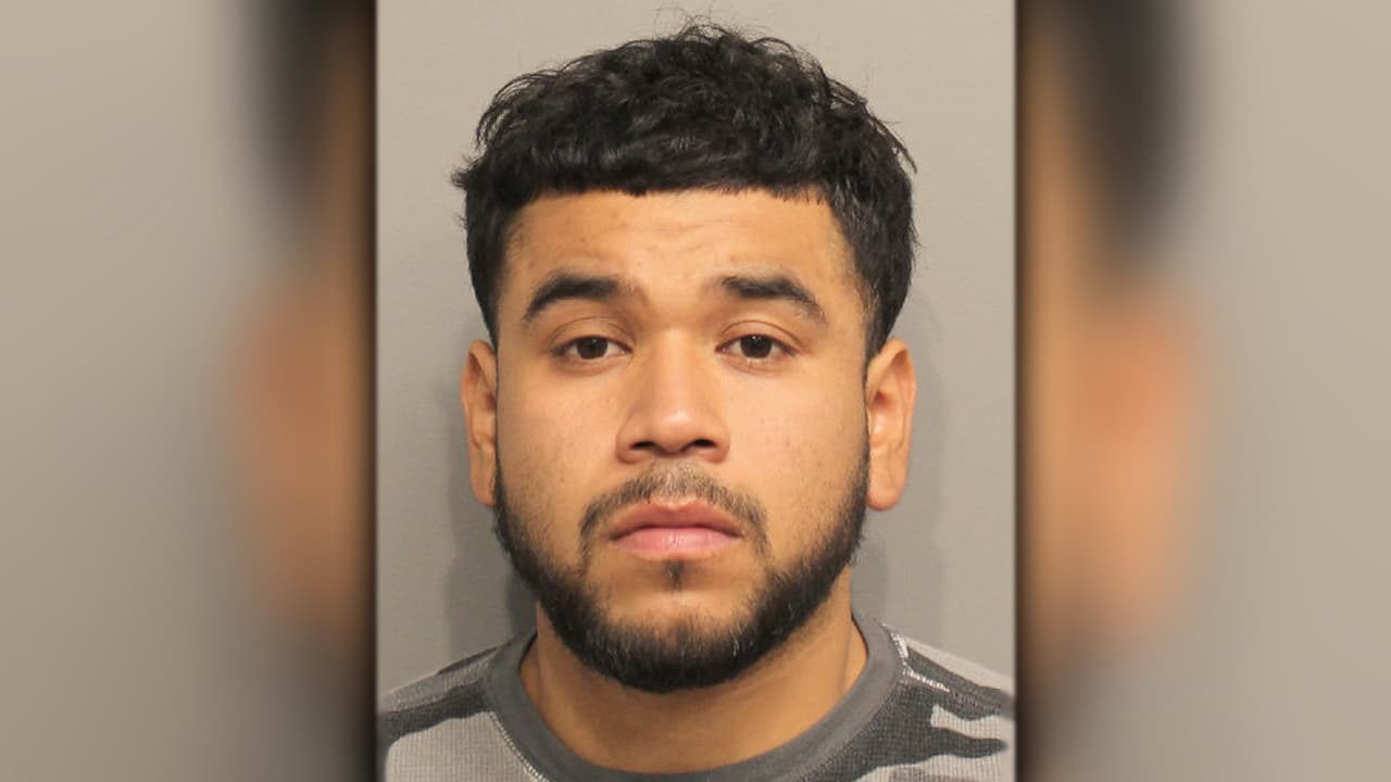 Interponen cargos de asesinato al padre del bebé de dos semanas que murió tras golpiza