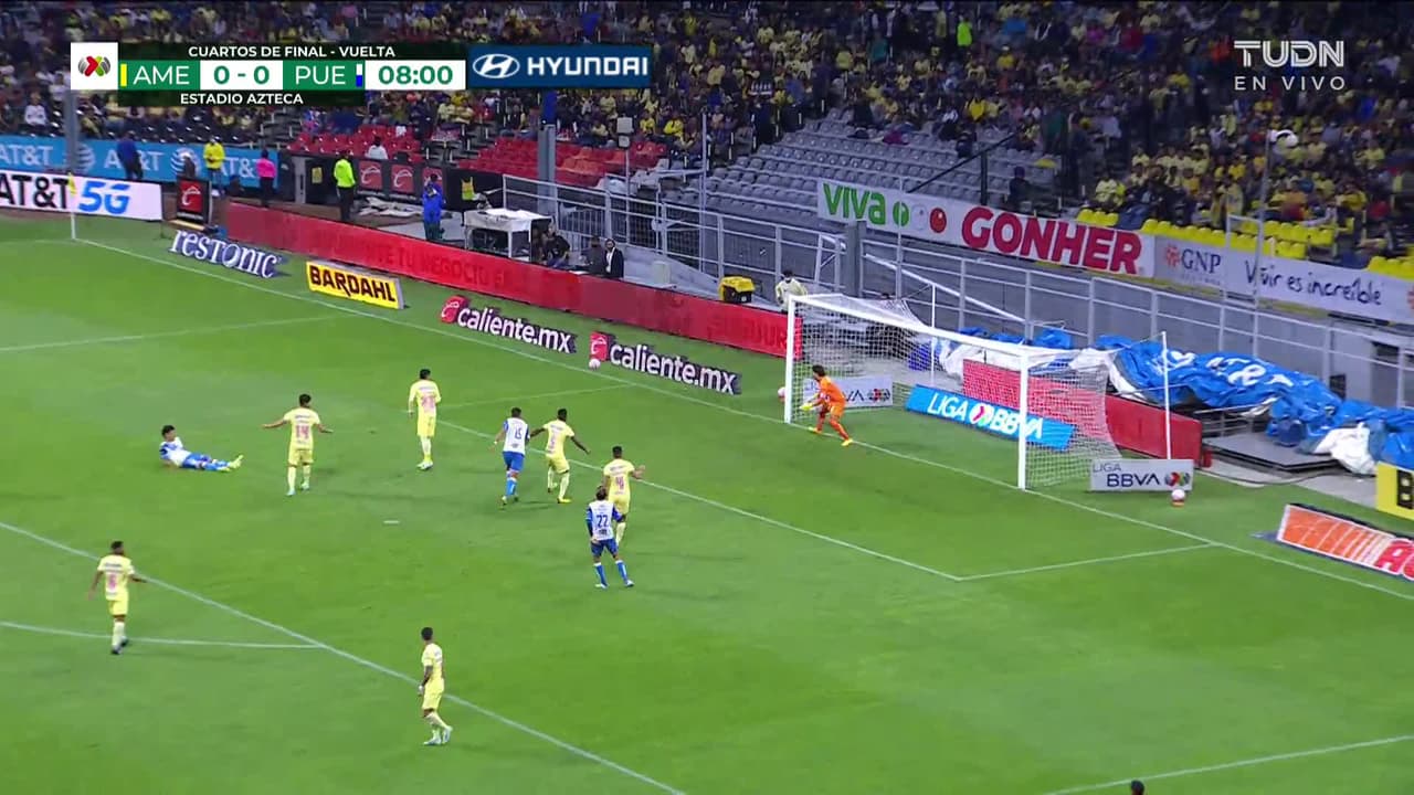 ¡TIRO ATAJADO! disparo por Maximiliano Araujo.