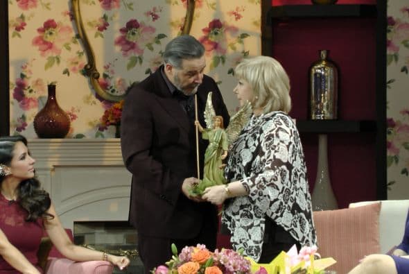 Cristina recibió la figura del Arcángel Rafael, para que ayude a la salud física y espiritual de la familia de la presentadora.