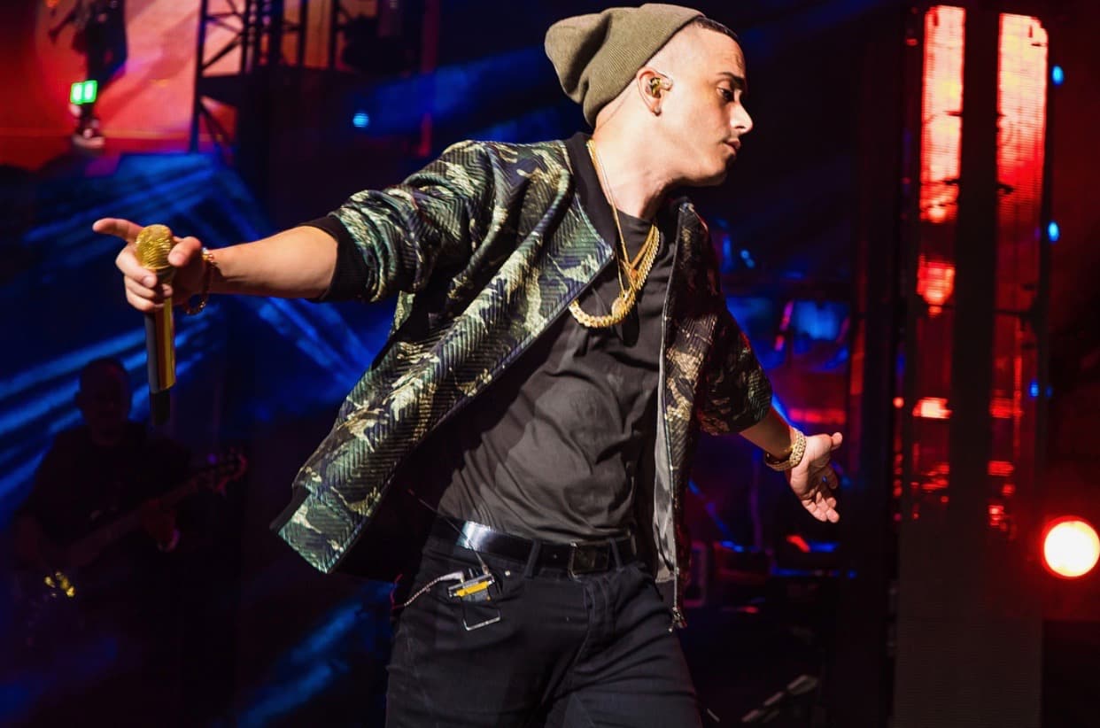 Pero definitivamente, Yandel sabe cómo verse bien.