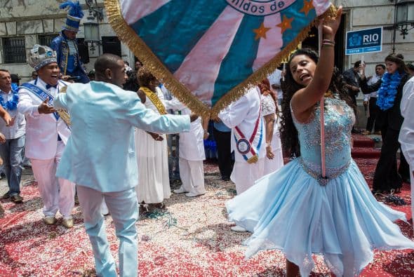 Los brasileños esperan con ansiedad durante todo el año los cinco días en los que Río de Janeiro recibe a casi un millón de visitantes con muchas ganas de fiesta.