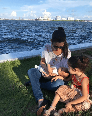 Por ahora Ana Patricia había estado concentrada en cuidar de sus dos pequeños hijos. Giulietta entró este año a la escuela, así que Ana podrá ir por ella al salir de Despierta América.