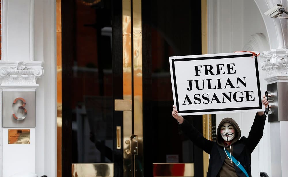 Las razones que dio Ecuador para retirar el asilo político a Assange