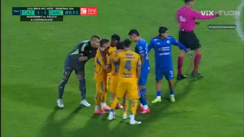 ¡Amarilla para Rivero y hasta Nahuel corre al tiro libre!