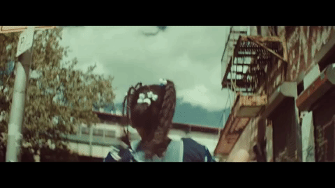 "La manera en que el clip maneja el bullying y la intolerancia es muy diferente y le da a nuestra canción un completo nuevo significado", le contó Li a Billboard.