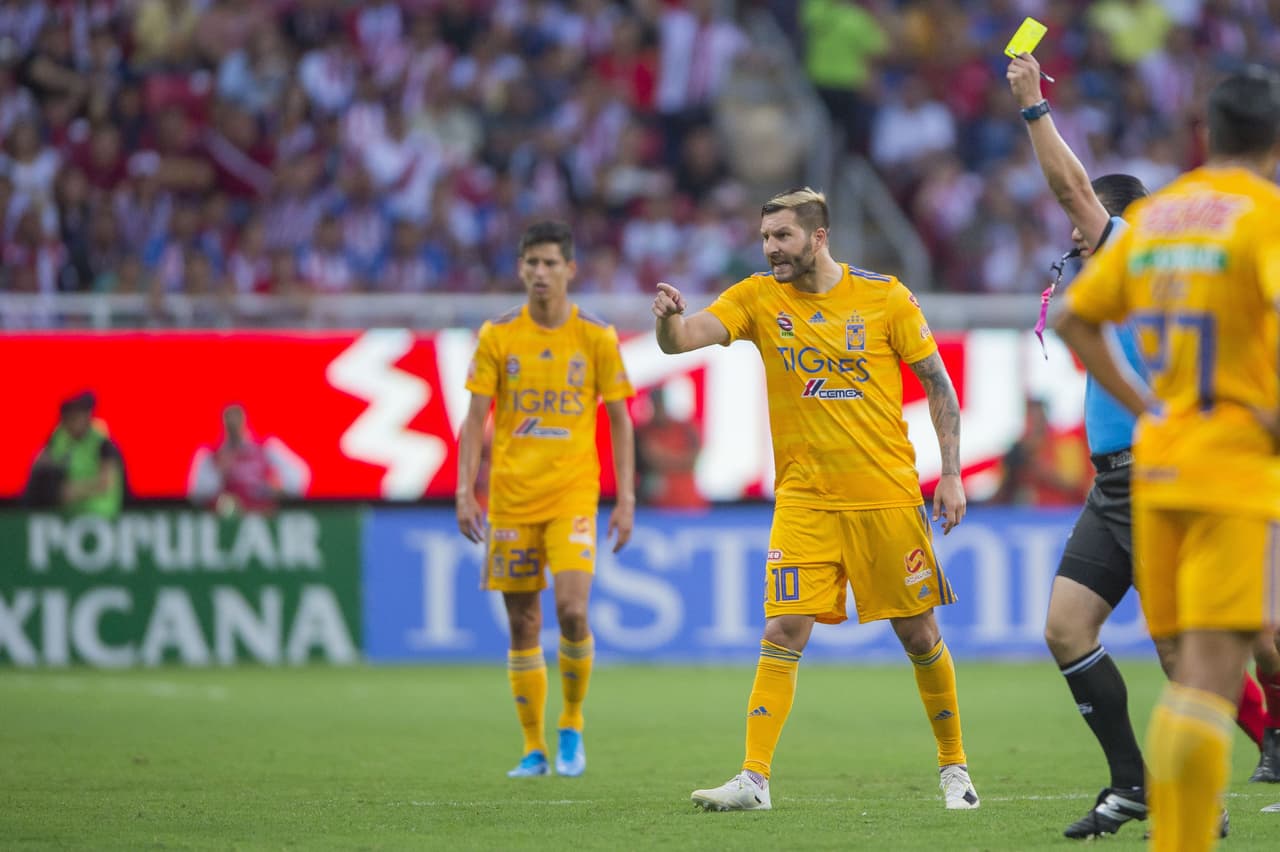 André-Pierre Gignac discutió con Tomás Boy en el Chivas vs Tigres.
