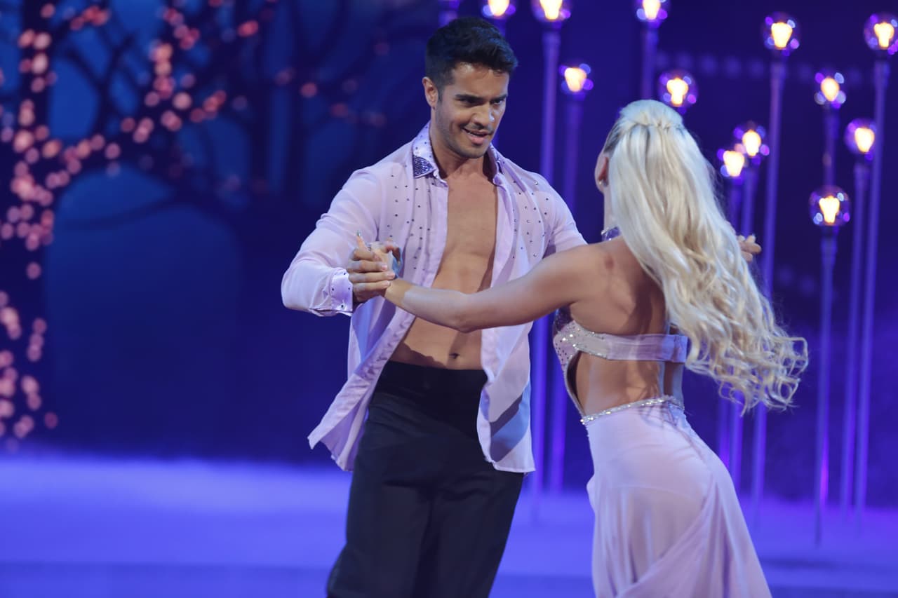 En la sexta gala, Ektor Rivera se lució con una rumba al ritmo de 'Mi Verdad'.