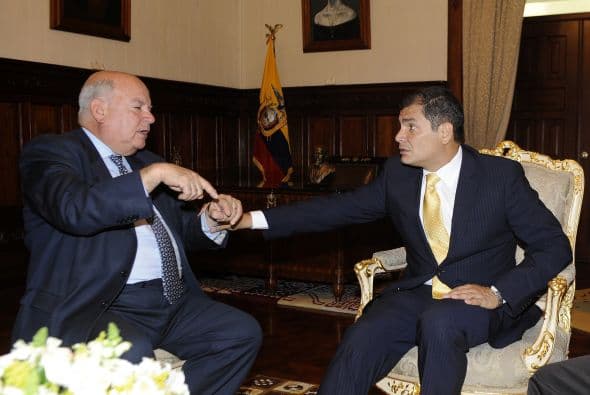 Reyes destacó el hecho que "hasta hace pocos días se hablaba que el apoyo popular al presidente estaba bastante alto, por sobre el 70 por ciento, pero se vio que la movilización de apoyo ciudadano fue focalizada en Quito y relativamente débil, en comparación con los aparentes niveles de apoyo que tiene a su gestión".