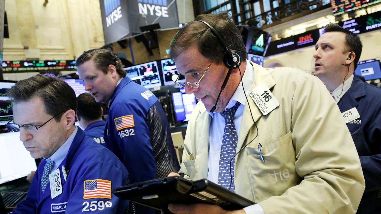 EEUU dice que podría anunciar un "acuerdo" con Canadá y México sobre aranceles el miércoles tras debacle en la bolsa