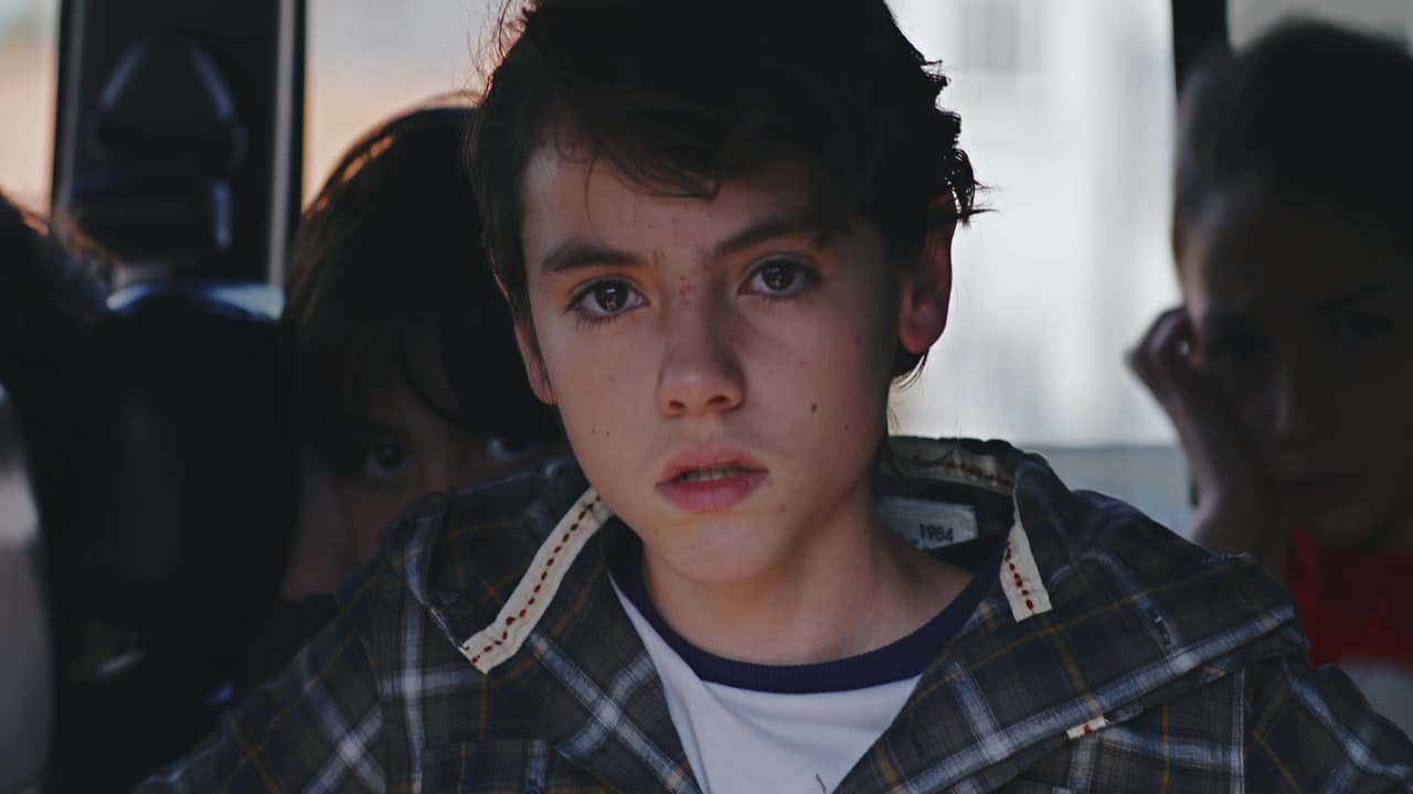 Miguel era apenas un niño y junto a sus hermanos, Chisca (Cassandra Sánchez Navarro) y Jorge (Juan Pablo Gil), fueron testigos de esa masacre. Afortunadamente ellos salieron ilesos, pero fue un hecho que los marcó para toda la vida.