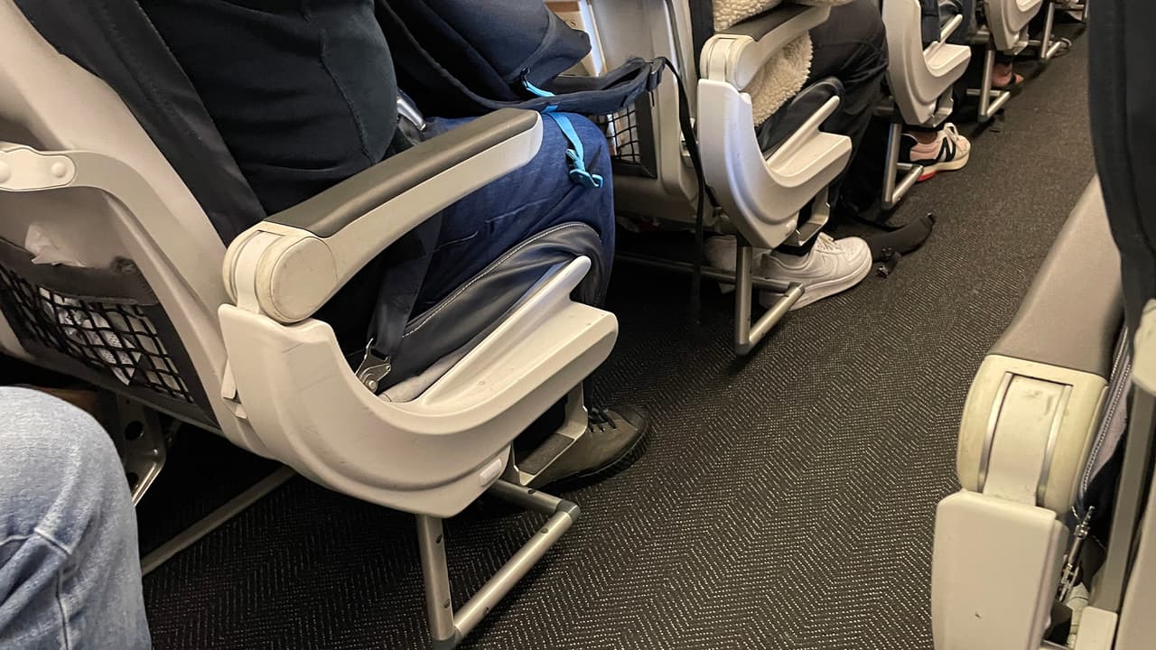 Compra los boletos de avión por lo menos 21 días antes para que encuentres una buena tarifa o de ser posible con 90 días de anticipación.