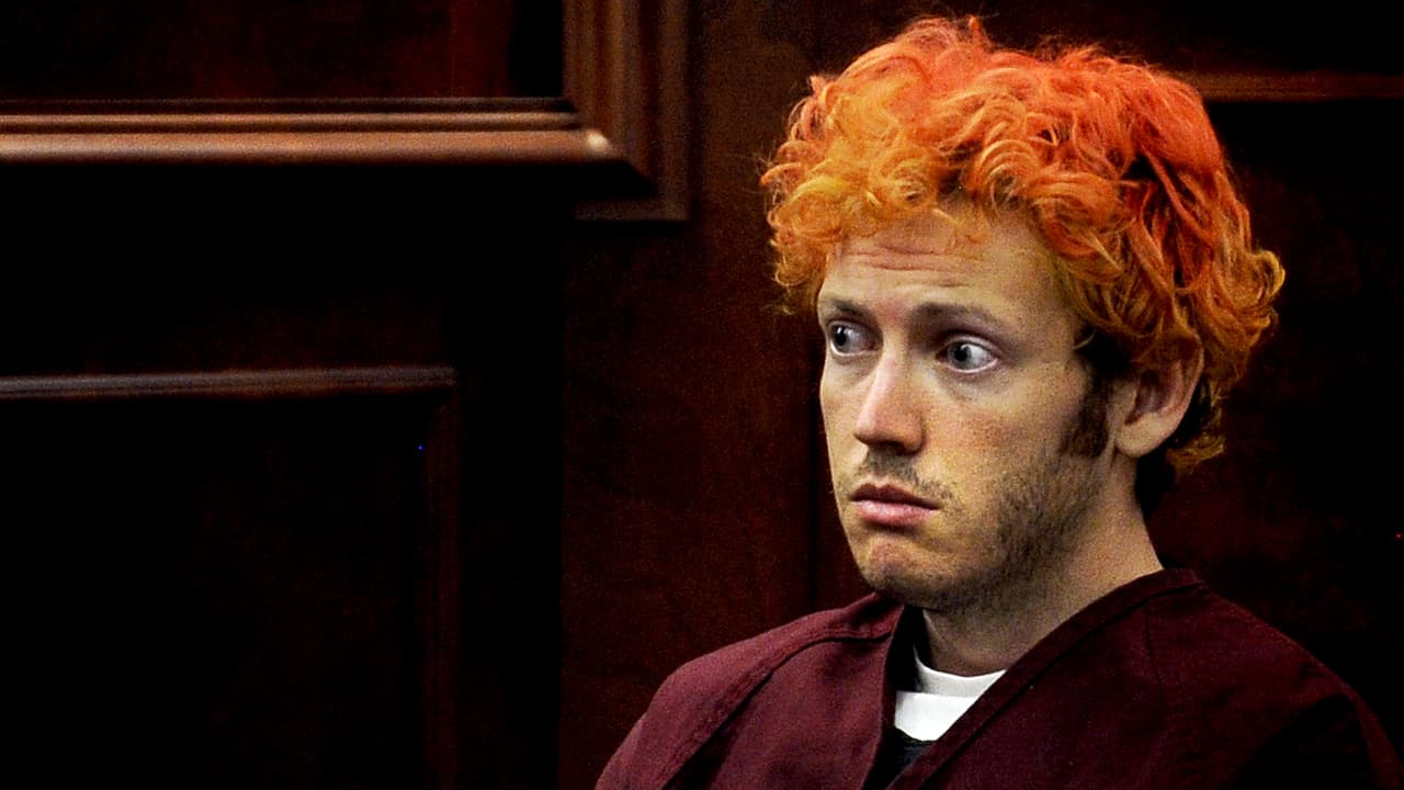 <b>Sala de cine en Aurora, Colorado, 2012. 12 muertos. James Holmes,</b> un estudiante de neurociencia de 25 años disparó a los asistentes a una función de medianoche de una película de Batman. En mitad de la proyección Holmes entró a la sala oscura, lanzó bombas de gas lacrimógeno y disparó varias armas contra el público. Fue capturado por las autoridades y se declaró no culpable por demencia. Fue sentenciado a 12 cadenas perpetuas sin posibilidad de libertad bajo palabra.