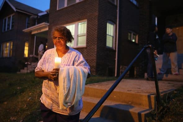 Propuesta 487. Esta propuesta de ley busca reformar del sistema de pensiones en la ciudad de Phoenix aprobadas por los votantes en 2013, para crear un nuevo plan de retiro. Esta medida busca que los fondos de retiro de nuevos empleados sean determinados por las contribuciones individuales y desempeño de inversiones que el individuo debe alcanzar sin el beneficio de un sistema de pensiones administrado profesionalmente.