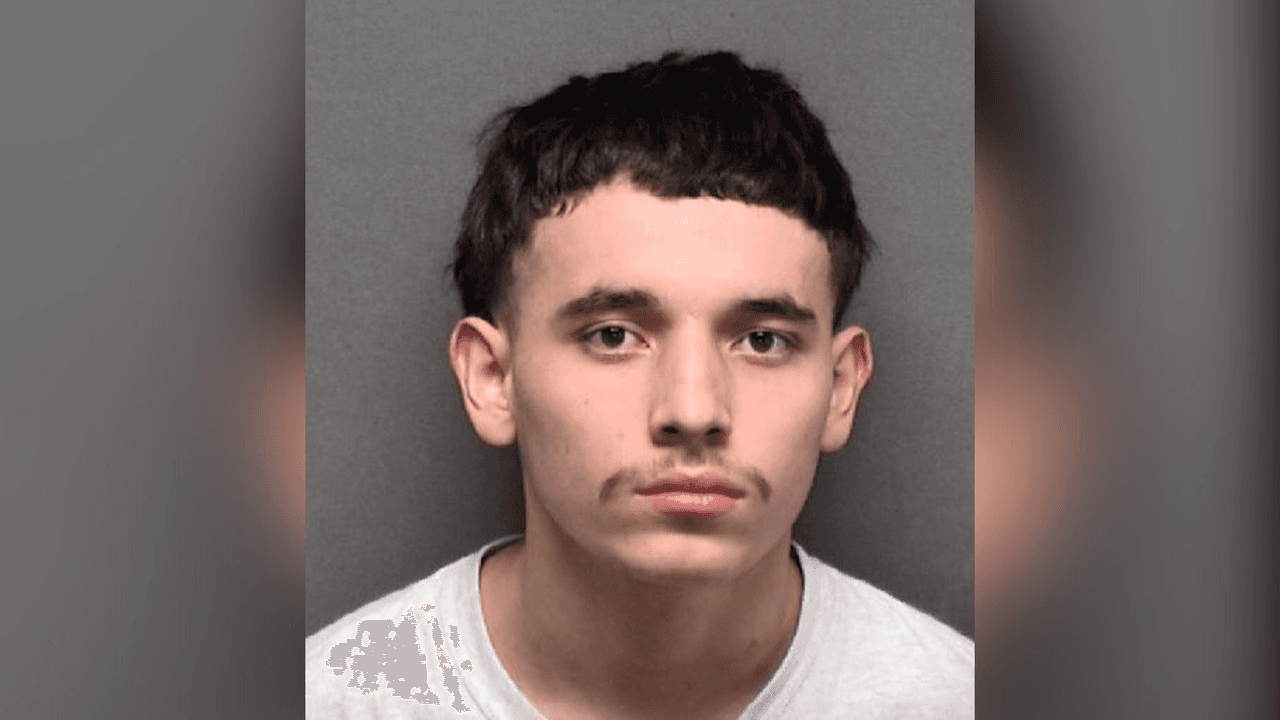 Arrestan a sospechosos de atraer a víctima por redes sociales y robarle su vehículo a mano armada