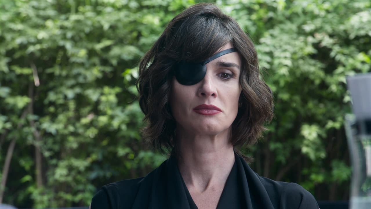 Por su ambición, Catalina planea que Alejandro sea quien dé el primer nieto de la familia y, sabiendo la orientación sexual de su hijo, ella misma ha comenzado a presionarlo para cumplir la voluntad de su padre. ¿Quién es la víctima? Leonora Navarro, la fotógrafa de sociales que conocieron la noche que murió Carlos Larios.